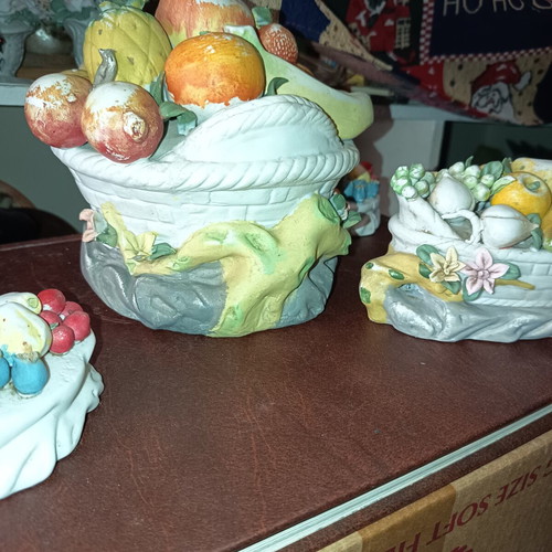 Decorative fruit set like new, porcelain or resin