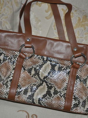 Women's shoulder bag in brown color, like new, large size