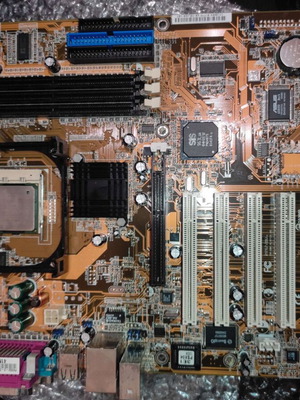 ASUS P4S8X-X motherboard with Intel Pentium 4 2.88GHz and used cooler