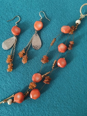 Jewelry set with amber and coral, 18K, new