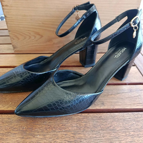 Migato black pumps with croc pattern and ankle strap, like new, size 40