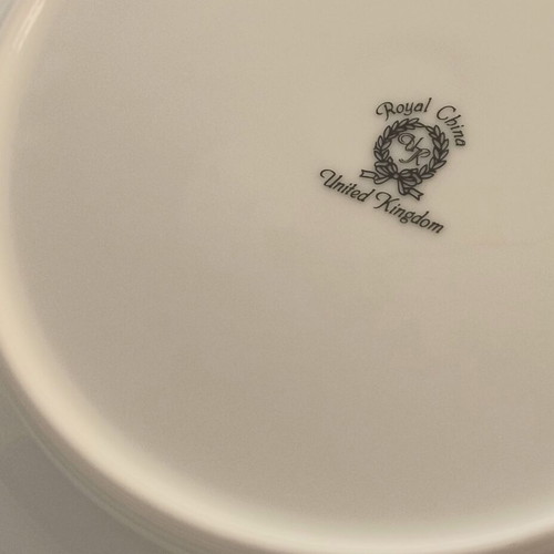 English Porcelain Dinner Plate Set like new, 8 pieces, 27 cm