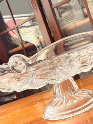 Small Kolonati Crystal Platter like new, vine leaf design 18x9