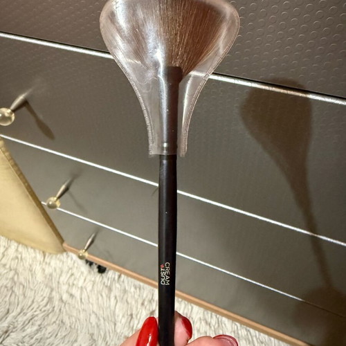 Dust+Cream fan brush new for highlighter