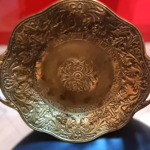 Bronze decorative bowl with wavy edge like new