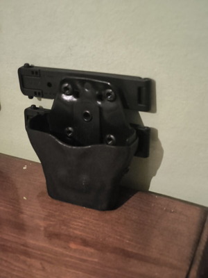 Kydex handcuff holster with hinge