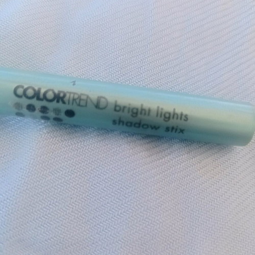 Colour Trends Avon siel metallic eyeshadow used