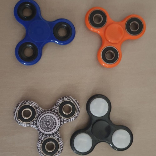 Fidget spinner set like new, pack of four