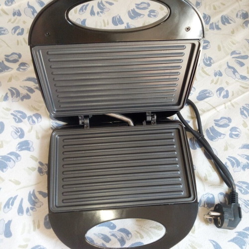Toaster grill new, 750 watt