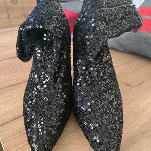 Booties with sequins new, size 37, black