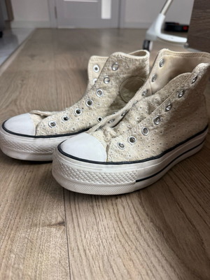 Αθλητικά παπούτσια Converse σαν καινούργια, μπεζ με φλοράλ ύφασμα
