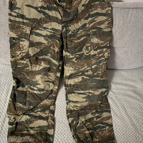 Women's camouflage pants used, size S, green