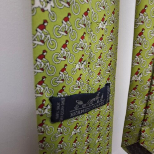 Hermès silk tie with cyclist print, vintage, like new