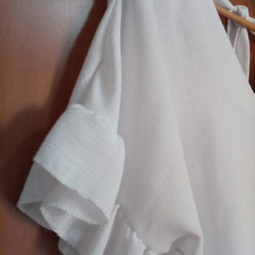 Set of 4 white summer tops like new, sizes M-L