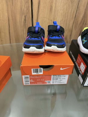Nike baby sneakers like new, size 22