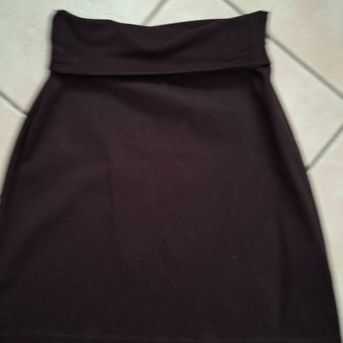 Skirt brown elastic short used
