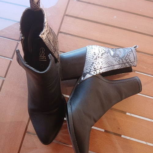 Estil women's black ankle boots with snake print detail