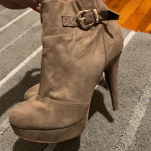 Beige ankle boots used with buckle and zipper size 40
