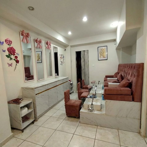 Professional manicure and pedicure equipment like new