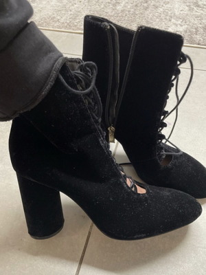 Велветови боти Zara като нови, размер 40, черни