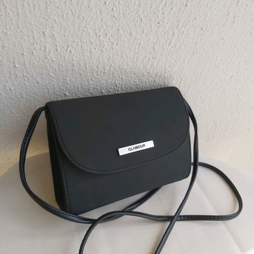 Glamour black crossbody bag like new