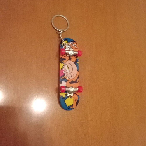 Skateboard keychain new, set of 5 different styles