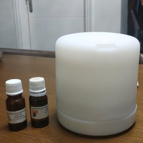 Aroma diffuser used with light and 2 aroma oils Bergamot and Grapefruit