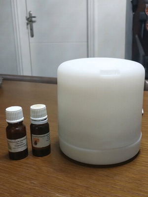 Aroma diffuser used with light and 2 aroma oils Bergamot and Grapefruit