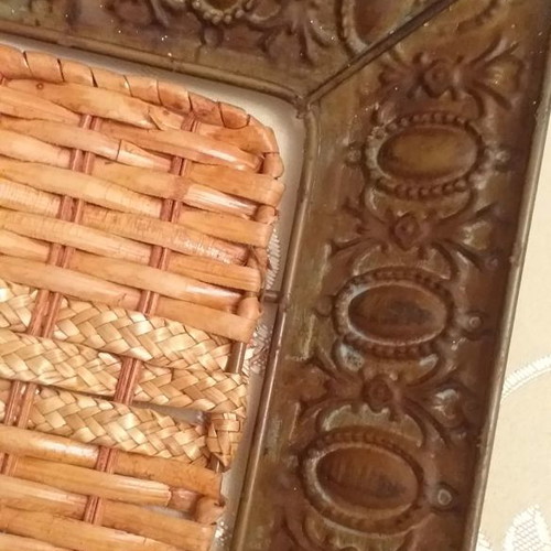 Decorative tray used, metal with wicker 30×50×5 cm