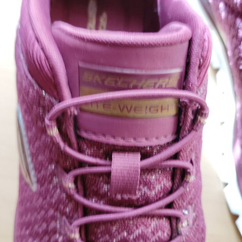 Skechers sneakers size 40 used, burgundy