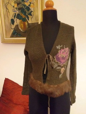 Cardigan used with embroidery and fur brown size M