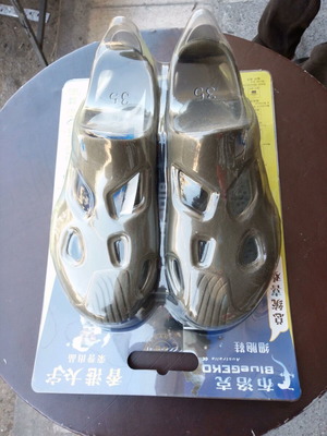 Children's beach shoes size 35 new, rubber