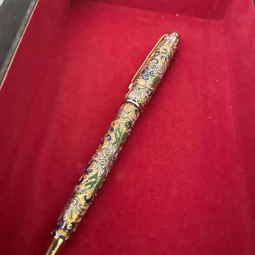 Cloisonné pen used in excellent condition