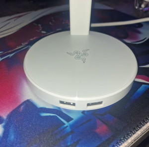 Razer Base Station V2 Chroma - Βάση Ακουστικών