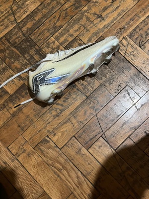 Nike Mercurial football shoes like new, size 39