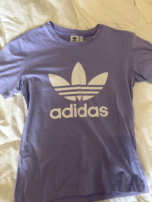 Adidas purple T-shirt like new, size M