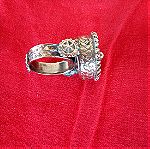  Ασημένιο παλιό παραδοσιακό δαχτυλίδι. Μέγεθος 62,89. Διάμετρος επιφάνειας 2,2 εκατοστά.