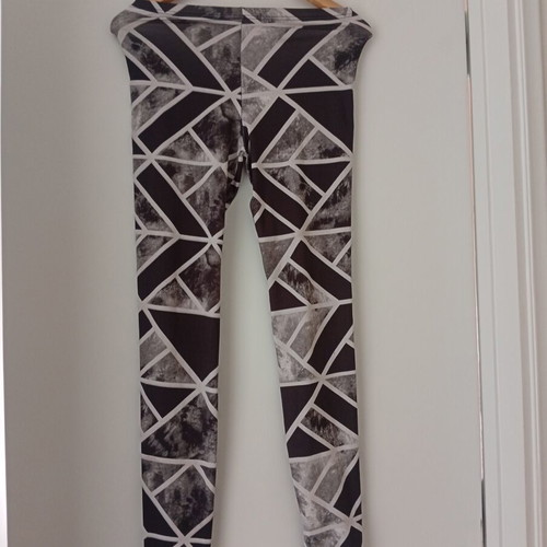 Hyper Leggings size M like new, black and grey
