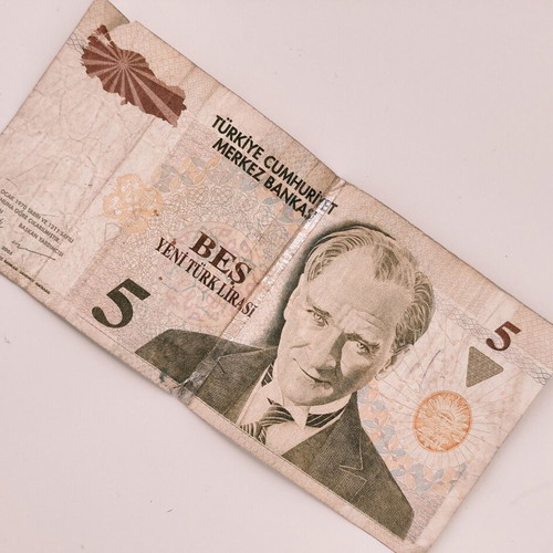 Collectible 5 New Turkish Lira banknote used, 2005 edition