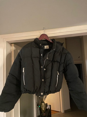 Calvin Klein short puffer jacket black like new, size M/S