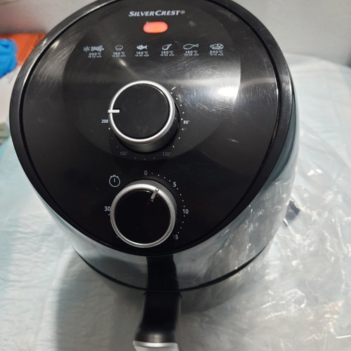 Silver Crest Air Fryer small, like new, minor side crack