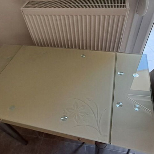 Extendable glass dining table with two chairs