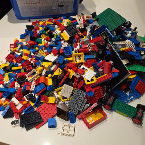 Large collection of authentic LEGO Classic and City, 1000+ pieces