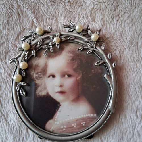 Vintage metal photo frame unused with synthetic pearls 10cm