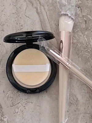 Πούδρα Mon Reve compact power spf 15 καινούργια με 2 πινέλα δώρο