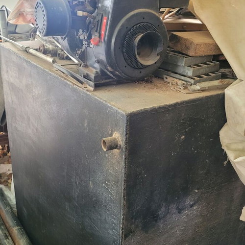 Metal water tank 2 tons heavy-duty used with gasoline pump and 2 aluminum doors