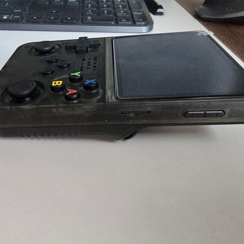 R36s Electronic Retro Console like new