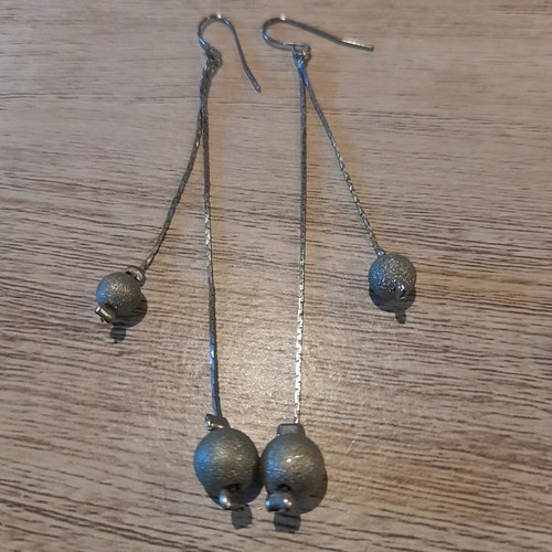 Stainless steel necklace and earrings set new with double chain and matte silver balls