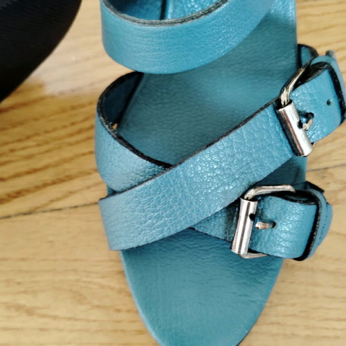Δερμάτινα πέδιλα Brian Atwood μοντέλο Glenda σαν καινούργιο, μπλε