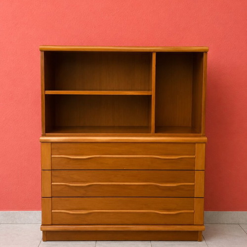 Living room unit like new, sturdy wooden construction